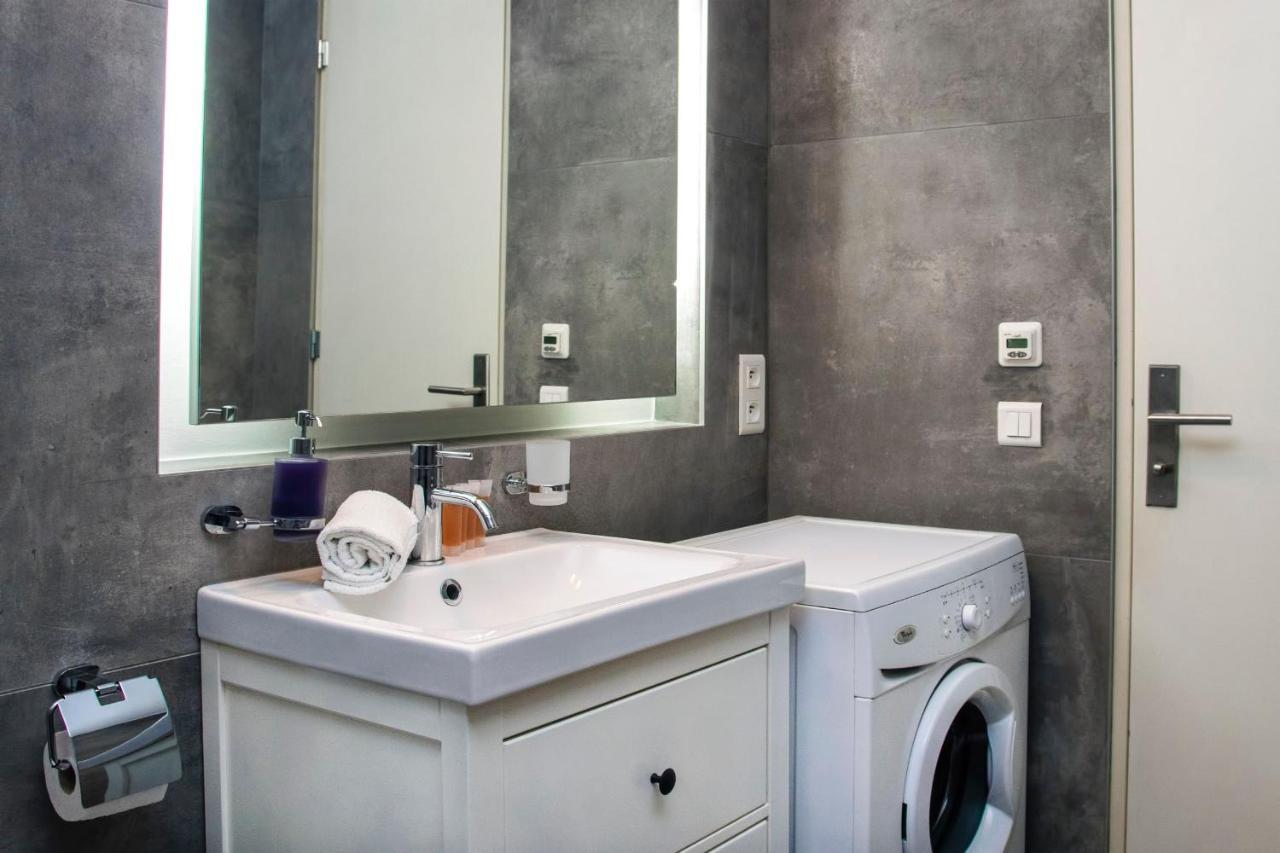 Modern Apartment With Terrace And Air Conditioning Prague Ngoại thất bức ảnh